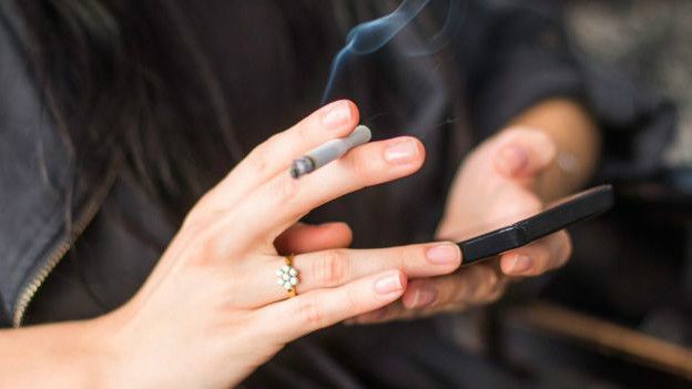 آری شفیر می‌گوید کنار گذاشتن موبایل هوشمندش مثل ترک سیگار دشوار بود