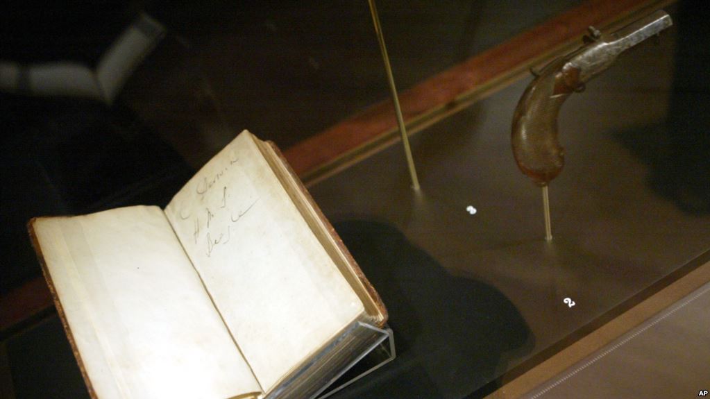 کتابی حاشیه‌نویسی شده از «داروین» شاید نیم میلیون پوند فروش برود